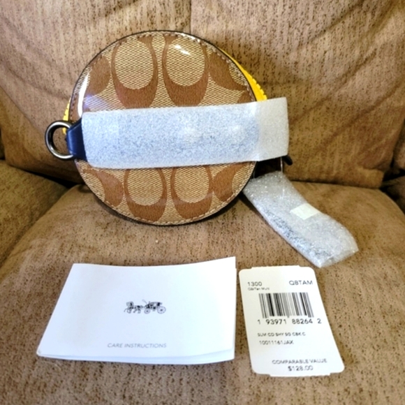 Coach Round Hybrid Pouch NWT - Picture 4 of 6
